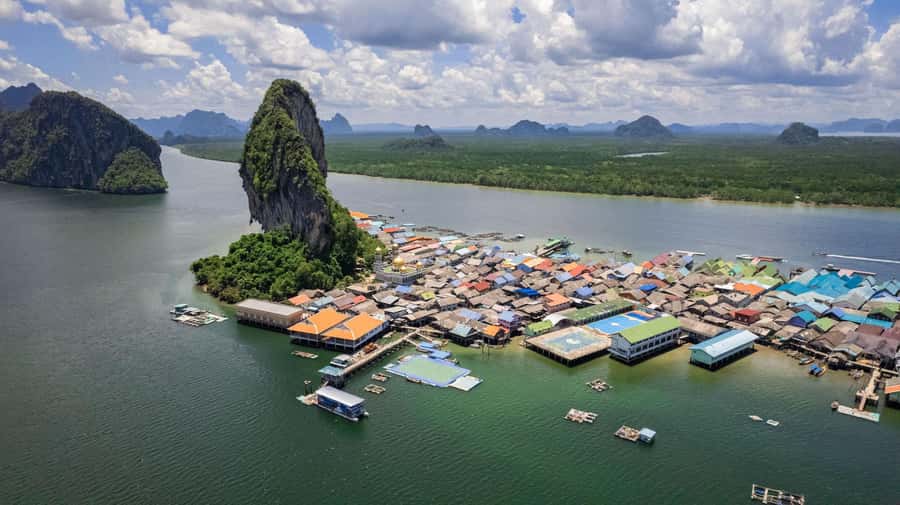 Khao Lak: James Bond & Panyi Day Tour with Canoeing & Lunch - Boarding the premium speedboat from Phuket