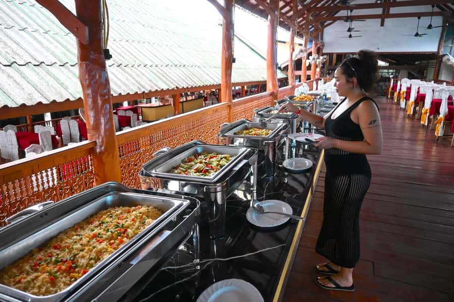 Khao Lak: James Bond & Panyi Day Tour with Canoeing & Lunch - Canoeing around Hong Island
