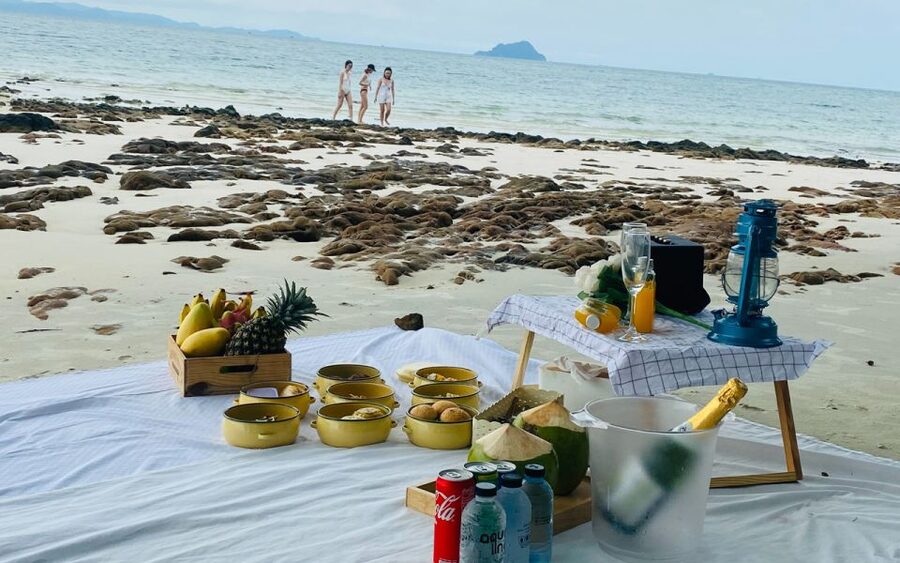 Khao Lak: Private Long-Tail Boat Trip to James Bond Island - Naka Island and the final beach stop
