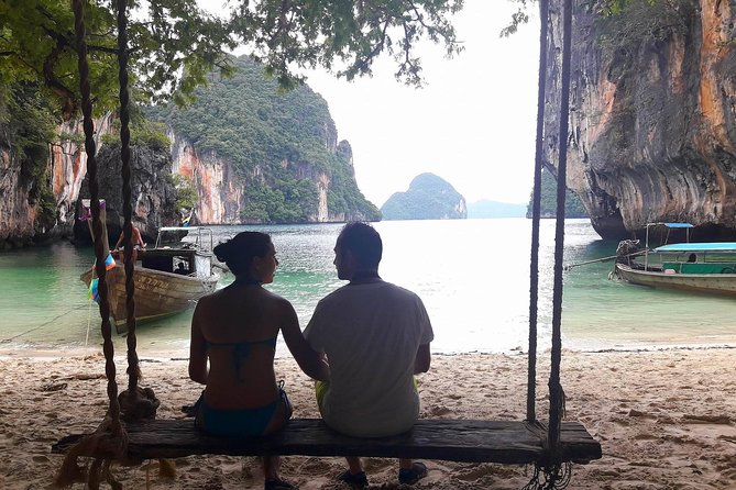 Krabi to James Bond and Hong Islands Offbeat Speedboat Tour - A small boat and a lively guide team