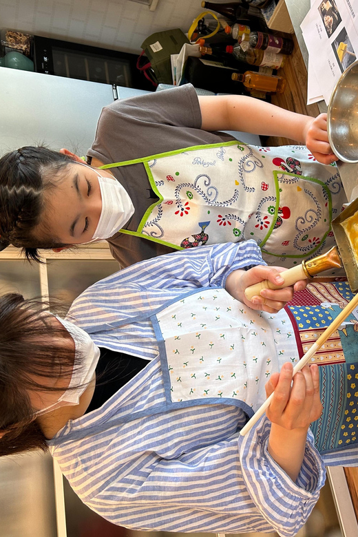 Kyoto: Learn Sushi at cooking studio with 20 years history - Watching dashimaki being made