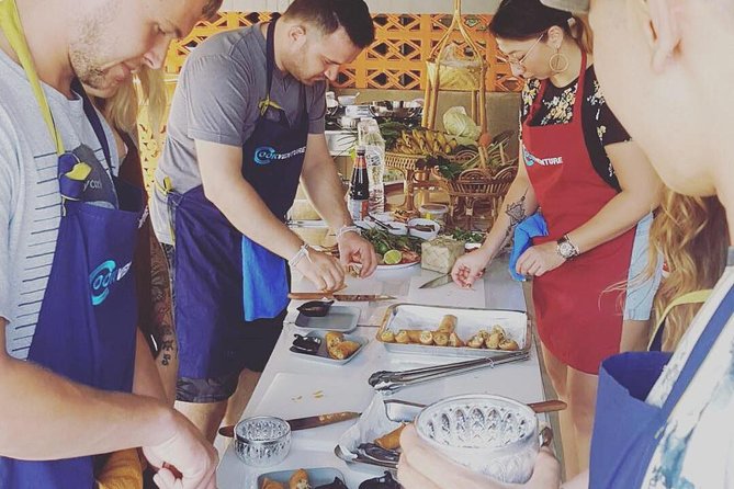Lean cooking in A Thai atmosphere with Cookventure Home Cooking Studio - Starting with Thai ingredients at the old-city market