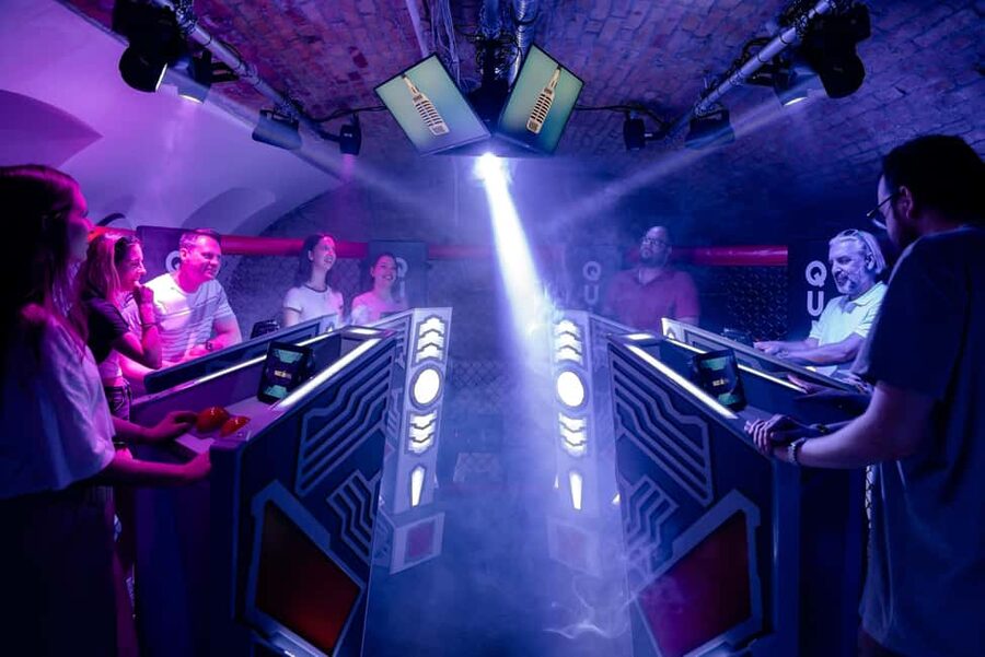 Leonoria Quizboxing- TV show-style team event in Budapest - Lights, music, and live scoring