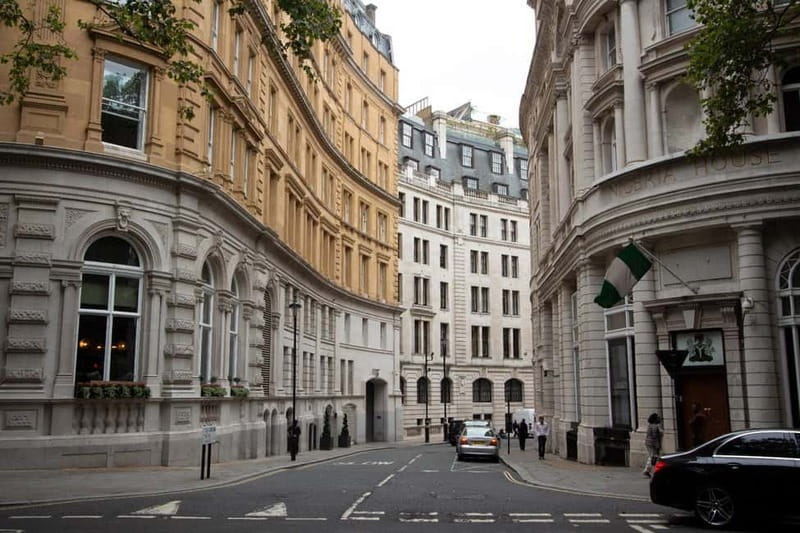 Lights, Camera, London! Movie Locations Walking Tour - From The Blackfriar to St Paul’s Cathedral