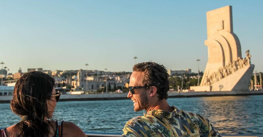 Lisbon: Cruise to the Beach with BBQ, Open Bar and Music - A Tagus afternoon built around food and music