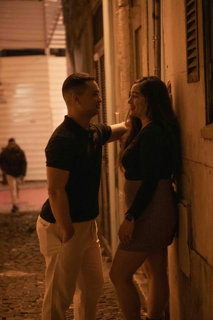 Lisbon lights: A Cinematic Photoshoot at night - Choosing the session for couples, families, or solo visitors