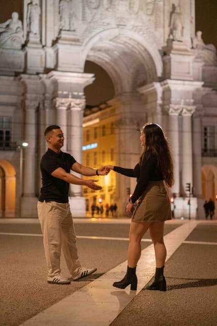 Lisbon lights: A Cinematic Photoshoot at night - Meeting at the square and starting the hour