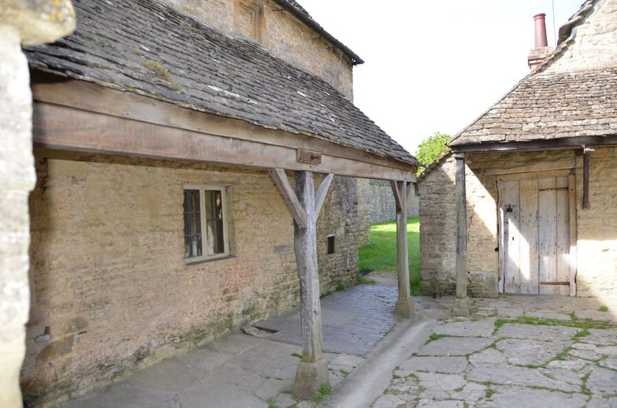 London: Downton Abbey Countryside Black Taxi VIP Tour - Who will enjoy this Downton day most?
