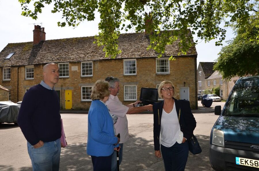 London: Downton Abbey Countryside Black Taxi VIP Tour - Booking details that can save you trouble