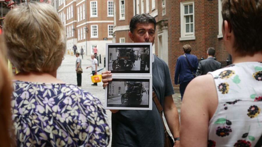 London: Downton Abbey Guided Walking Tour - Grantham House and Uncle Harold’s arrival