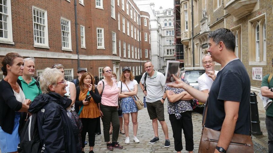 London: Downton Abbey Guided Walking Tour - Branson and Lady Sybil’s emotional turning point