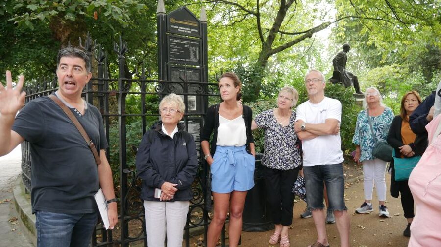 London: Downton Abbey Guided Walking Tour - Edith’s route from Gregson to the restaurant