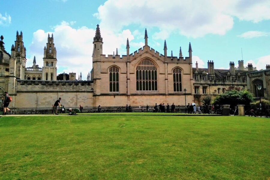 London: Downton Abbey Tour with Highclere, Bampton & Oxford - Starting at Victoria Coach Station