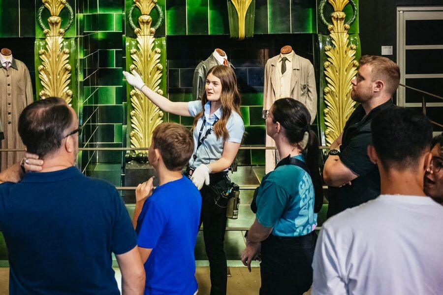 London: Fully-Guided Making of Harry Potter Tour - Hogwarts Express and Platform 9 ¾