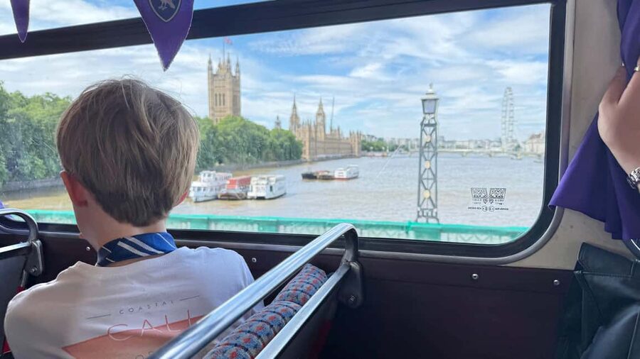 London: Guided Harry Potter Bus Tour of Locations - The purple bus is part of the magic