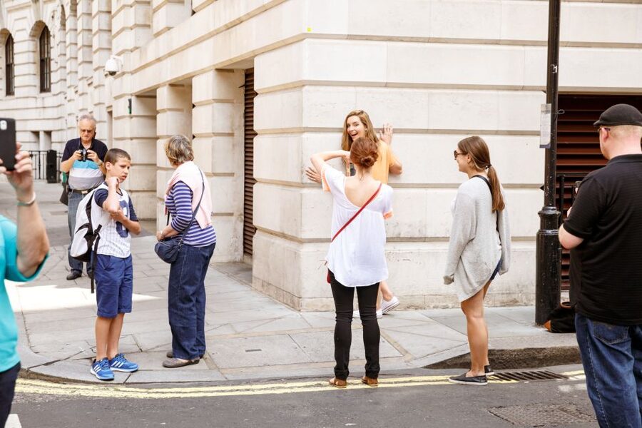 London: Guided Harry Potter Bus Tour of Locations - Following Harry and Hagrid to the Leaky Cauldron