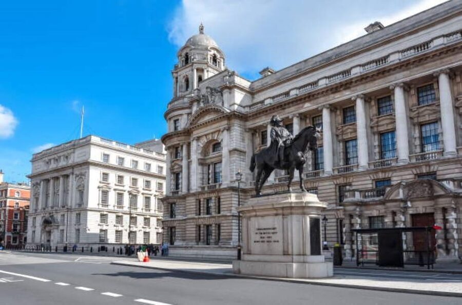 London: Harry Potter and Medieval Magic Tour - Trafalgar Square, 30 minutes in London’s public heart