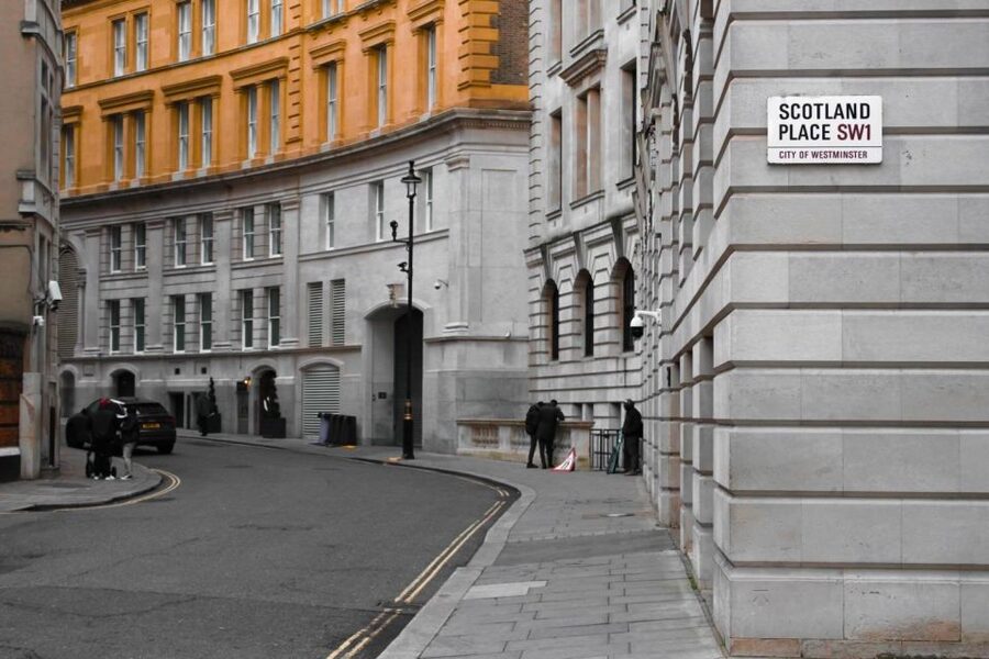 London: Harry Potter Filming Locations Sightseeing Tour - The Clink Prison Museum and a darker tone