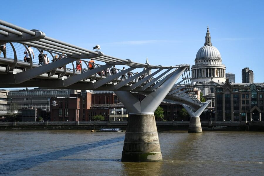 London: Harry Potter Inspirations and Locations Tour - London Bridge and the Wobbly Bridge finish the story