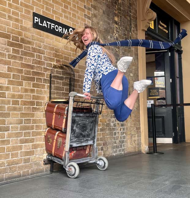 London: Harry Potter Magic Tour - Meeting the guide at the Palace Theatre