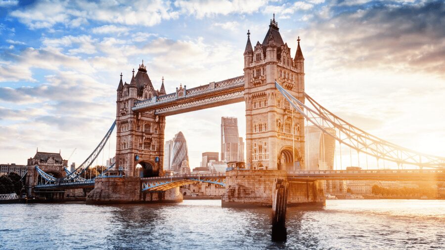 London: Harry Potter Movie Location Tour with an APP - The Millennium Bridge and Harry Potter in Motion