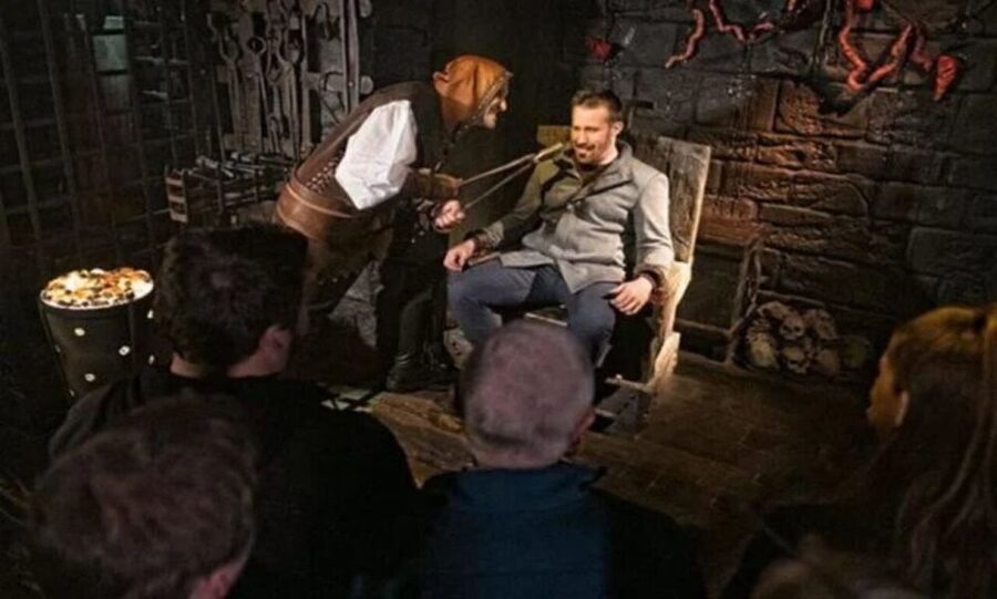 London: Harry Potter Tour, River Cruise & The London Dungeon - A 40-minute cruise on the River Thames