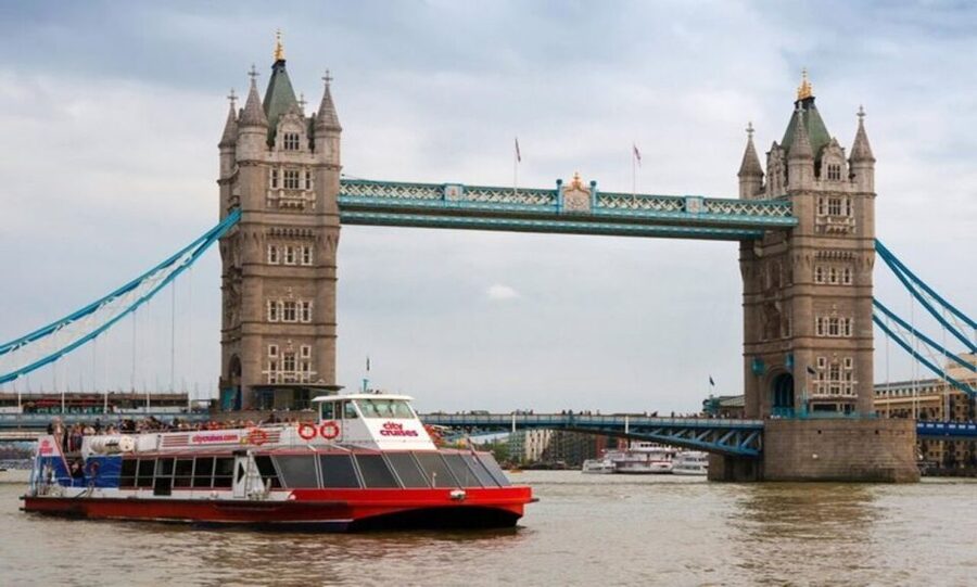 London: Harry Potter Tour, River Cruise & The London Dungeon - What the $132 price really covers