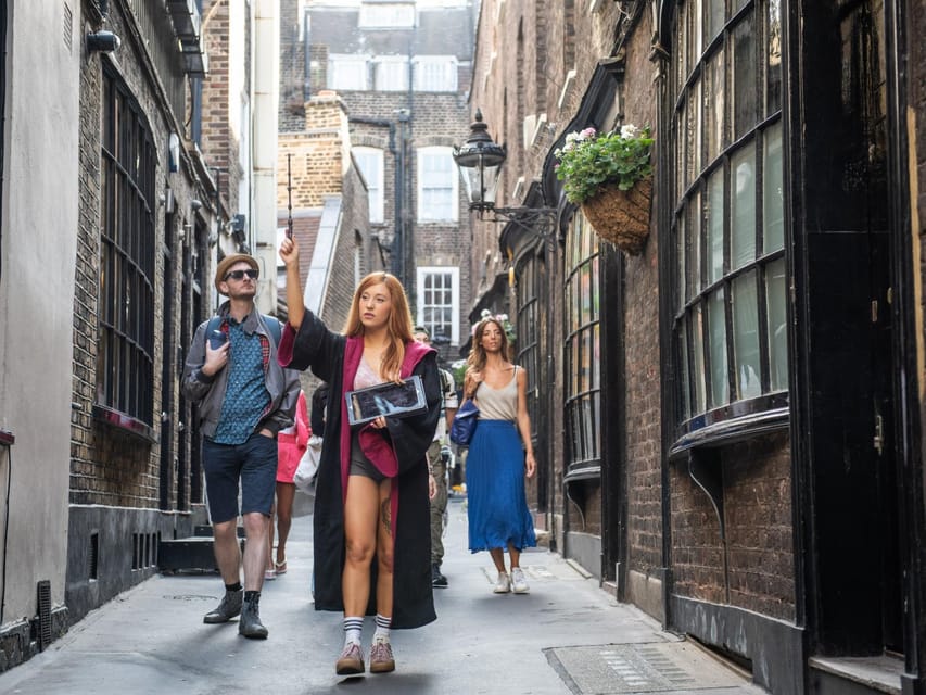 London: Harry Potter Tour & The London Dungeons Tour - The Palace Theatre and House of Spells
