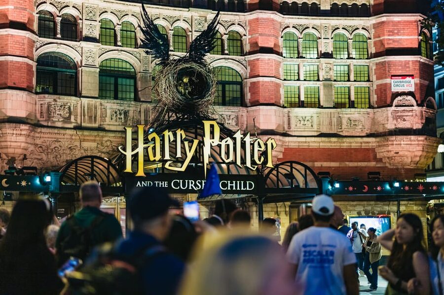 London: Harry Potter Walking Tour in German - German language and guide style