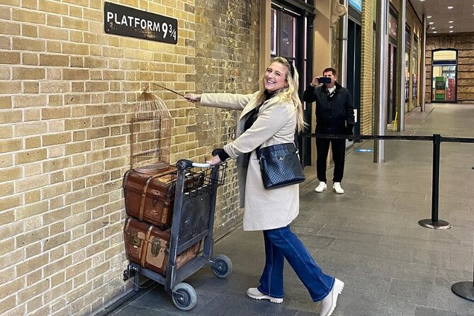 London: Harry Potter Walking Tour with Platform 9 3/4 - From Embankment to the Ministry of Magic