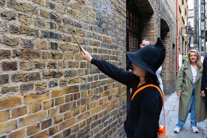 London: Interactive Harry Potter Walking Tour - Piccadilly Circus and a quick filming stop