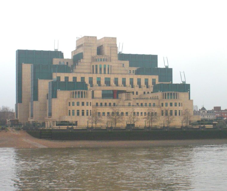 London: James Bond Shooting Locations Tour by Black Taxi - Key points at a glance
