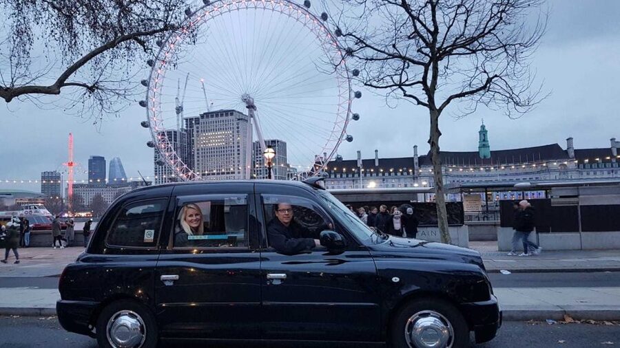 London: James Bond Shooting Locations Tour by Black Taxi - Bond’s London, from shirts to cigarettes