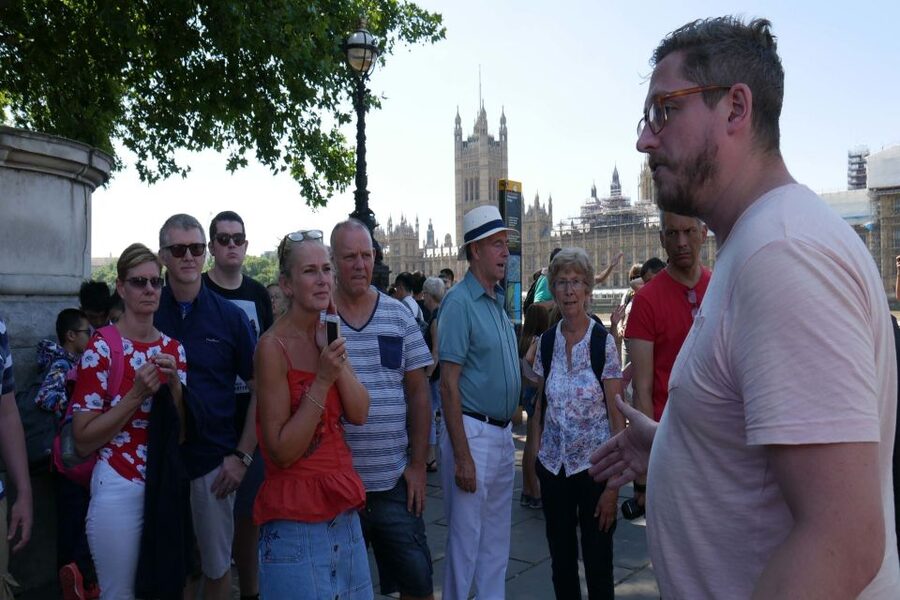 London: James Bond Small Group Mini Coach Tour - MI6 headquarters and the real world of spies