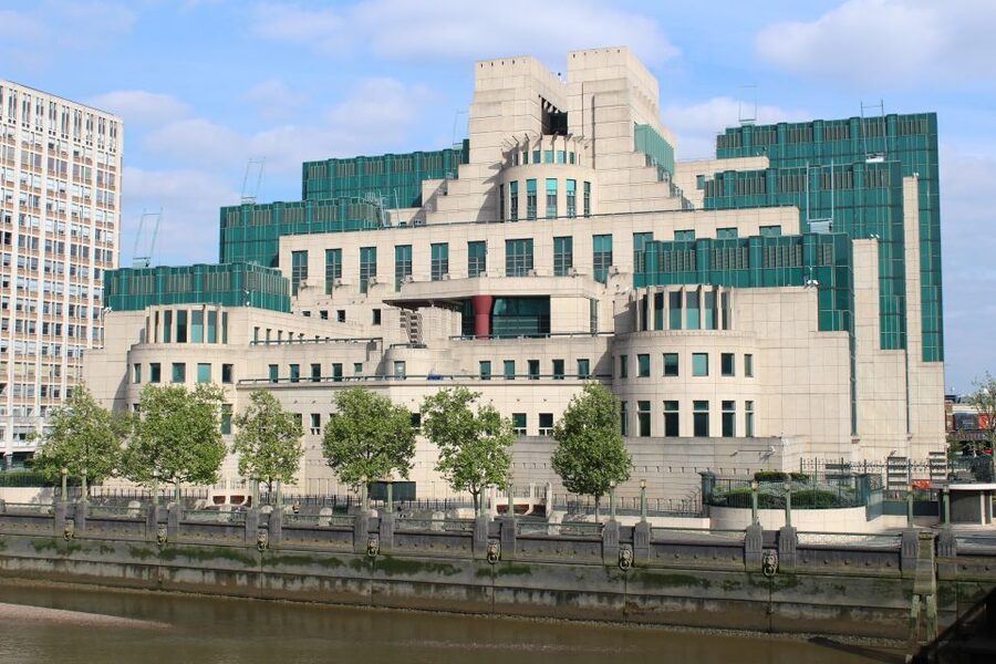 London: James Bond Small Group Mini Coach Tour - More than film addresses