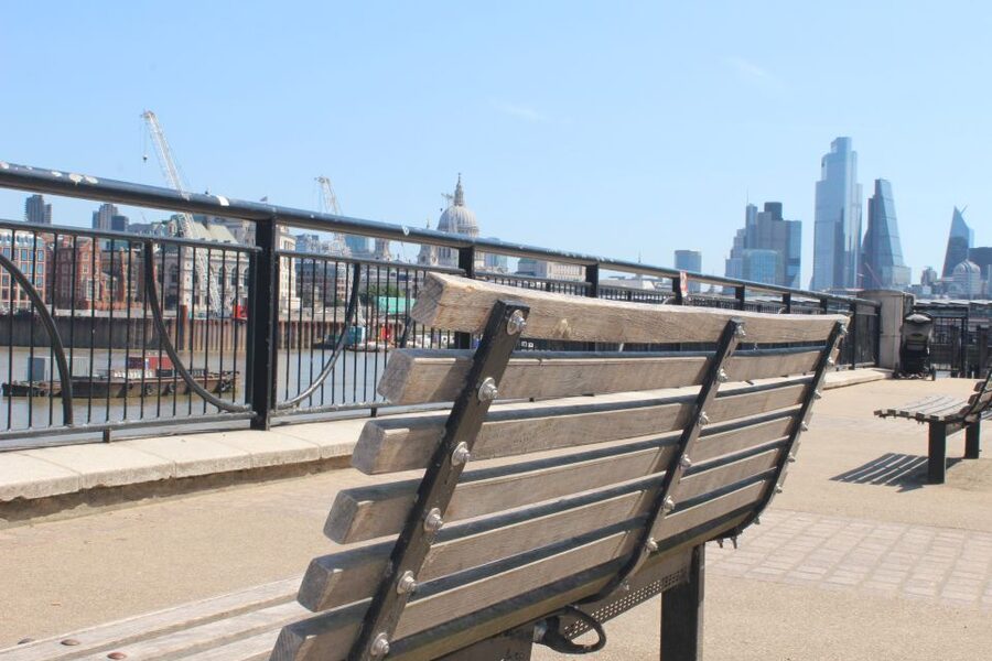 London: Love Actually Private Black Taxi Tour & RomCom Sites - Four Weddings and a Funeral in central London