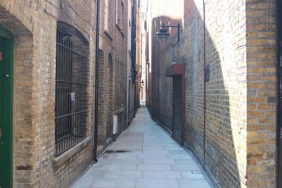 London: Love Actually Private Black Taxi Tour & RomCom Sites - The guide makes or breaks a film tour
