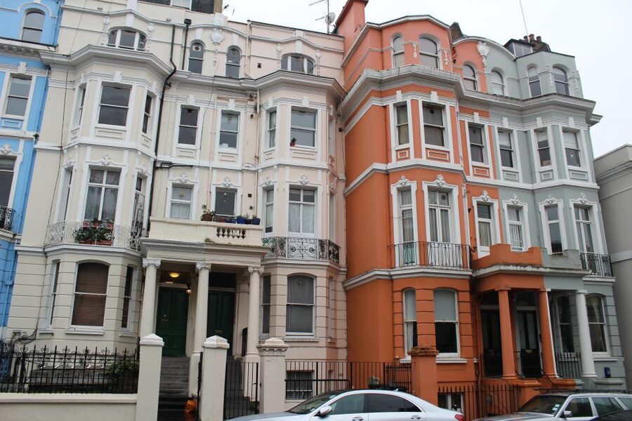 London: Notting Hill Walking Tour - Portobello Road and the market-day difference