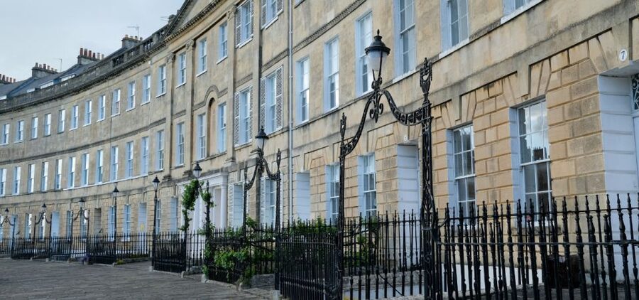London: Self-Guided Notting Hill Walking Tour with an APP - Elgin Crescent and Lansdowne Crescent