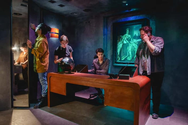 London: Sherlock Escape Rooms - Moving through sets from the BBC show