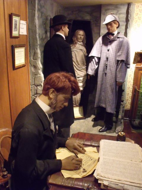 London: Sherlock Holmes Museum & Westminster Walking Tour - From the Ritz to Buckingham Palace
