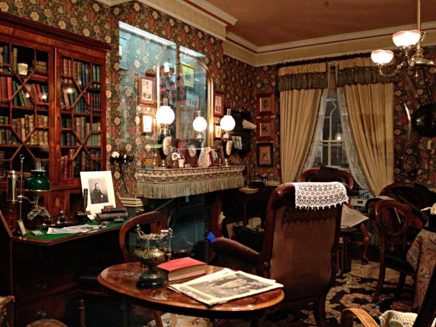 London: Sherlock Holmes Museum & Westminster Walking Tour - Taking the Tube to Baker Street