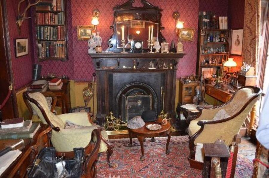 London: Sherlock Holmes Museum & Westminster Walking Tour - What the guide adds to the day