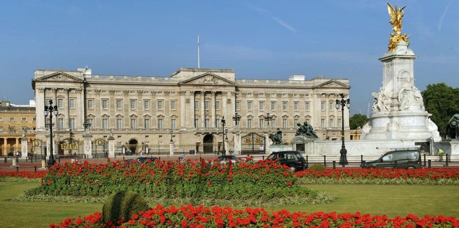 London: The Crown British Royalty Walking Tour - Horse Guards Parade and the ceremonial side of London