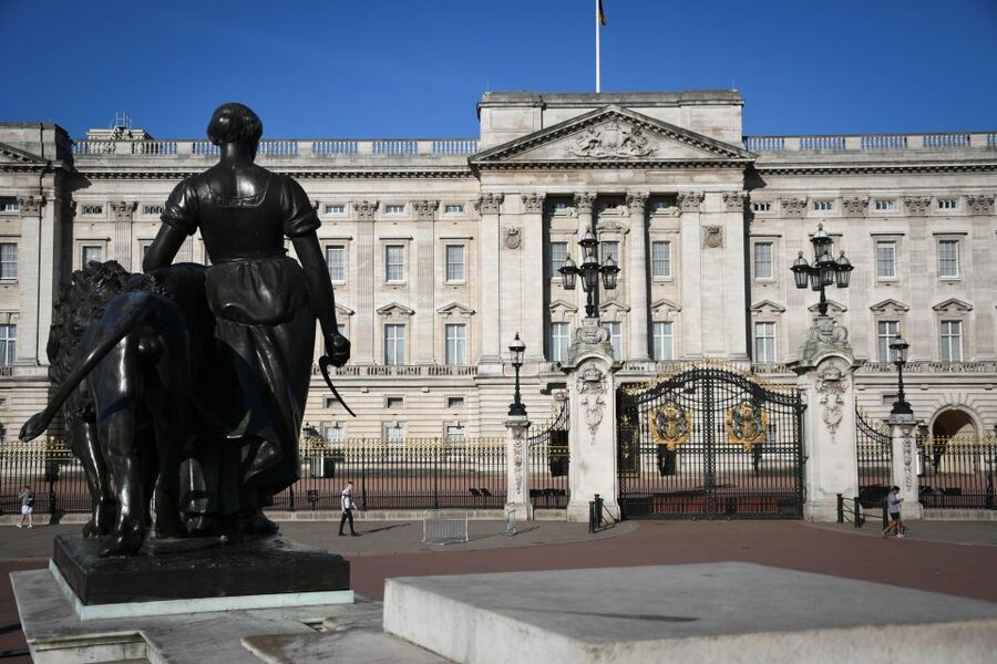 London: The Crown British Royalty Walking Tour - Westminster Abbey and the Houses of Parliament