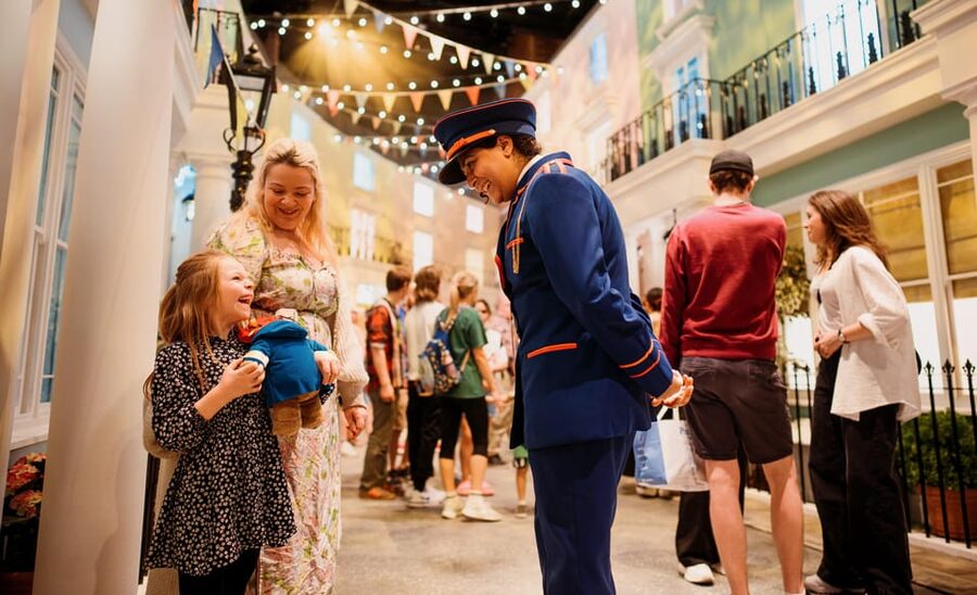 London: The Paddington Bear Experience - Meeting Paddington at the end