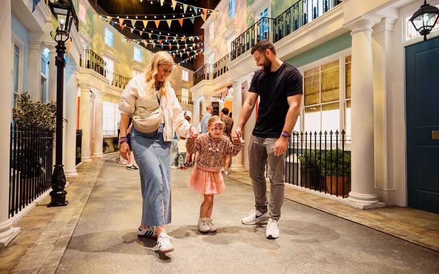 London: The Paddington Bear Experience - Walking through the Browns’ house and storybook sets