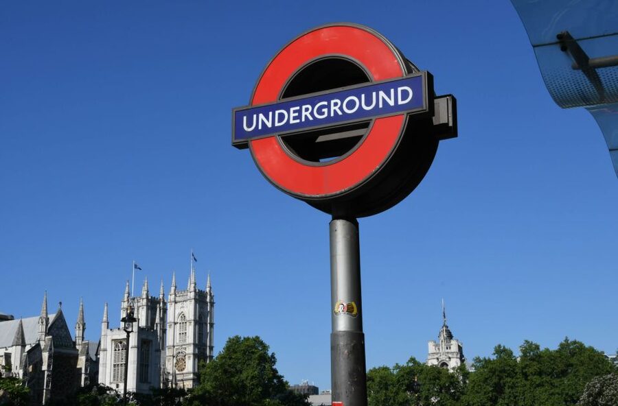 London: Top 30 Sights Tour and Sherlock Holmes Museum - Parliament Square, Westminster Abbey, and Big Ben