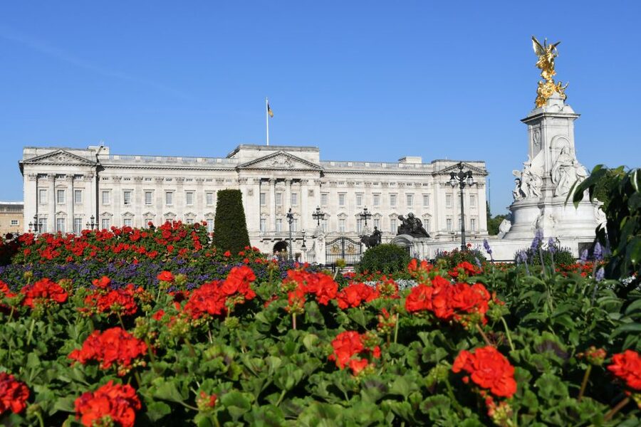 London: Top 30 Sights Tour and Sherlock Holmes Museum - Crossing toward the South Bank