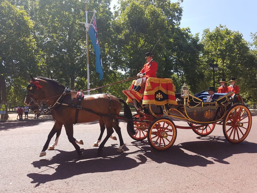 London: Top 30 Sights Tour and Sherlock Holmes Museum - Arriving at 221b Baker Street